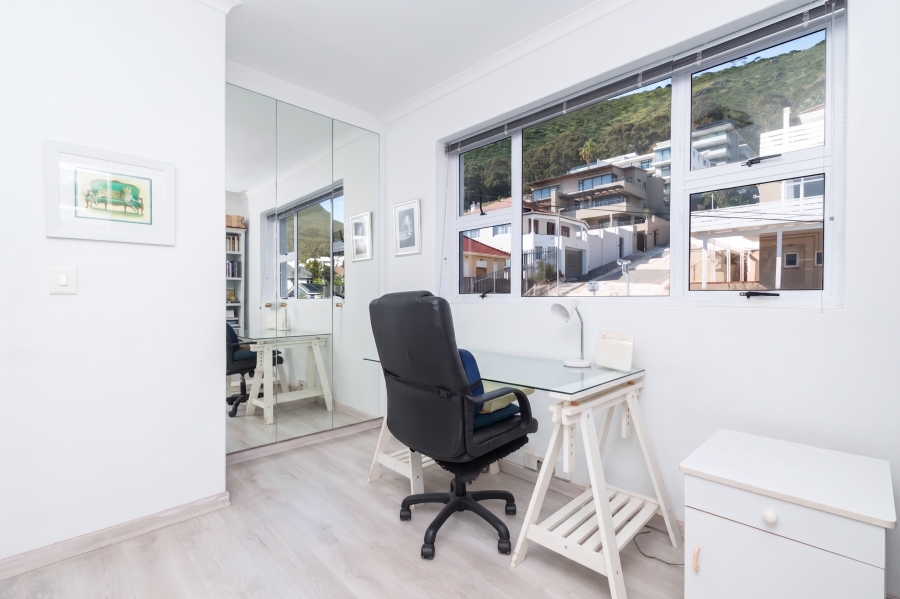 3 Bedroom Property for Sale in Sea Point Western Cape